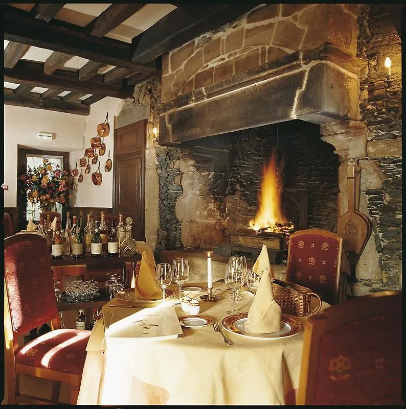 Hôtel Le Pelican à Rochefort-en-Terre 2*,